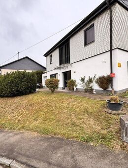Gepflegtes Ein-/Zweifamilienhaus in schöner Lage von Gummersbach-Rebbelroth - Gummersbach
