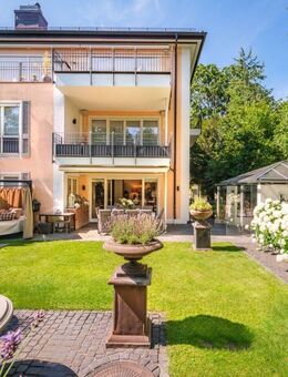 Luxuriöse Wohnung über 3 Stockwerke (UG,EG,OG) direkt am Biedersteiner Kanal in München-Nymphenburg - München