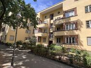 Eigennutzer-mit Balkon-Blick in großen Innenhof - Berlin