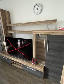 TV-Wohnwand in Holz-Optik – viel Stauraum & modern - Chemnitz