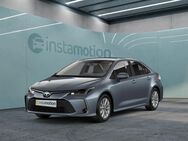 Toyota Corolla, 1.8 Sedan Hybrid 122 ECVT, Jahr 2022 - München