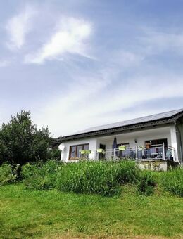 Nh. Hengersberg/"Alpenblick": Bungalow mit 1.280 m2 Grund, PV-Anlage+ruhiger Waldrandlage/Fernsicht! - Auerbach (LK Deggendorf)