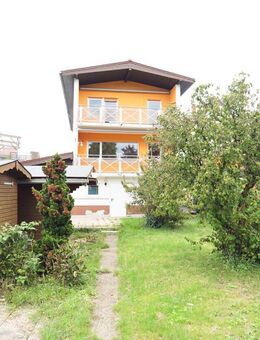 Wohnvielfalt in Meckesheim: Dreifamilienhaus mit Anbau, Garten und Garagen - Meckesheim