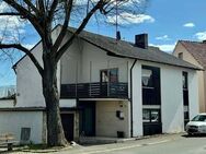 Zweifamilienhaus mit Dachterrasse und Garage - Knetzgau