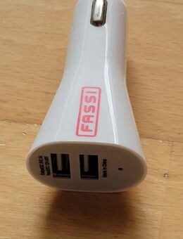 KFZ-Ladeadapter mit 2 USB-A Anschlüssen - Röthenbach (Pegnitz)