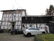 Zweifamilienhaus mit Nebengebäude Garage Innenhof großes Grundstück in Gummersbach - Gummersbach