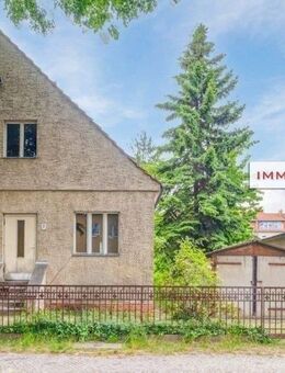 IMMOBERLIN.DE – Solide Doppelhaushälfte mit Ausbaupotential bis ca. 180 m2 - Berlin