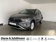 VW T-Roc, 1.0 TSI Life APP, Jahr 2022 - Schmallenberg