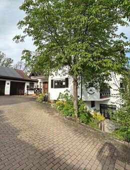 Zweifamilienhaus mit Weitblick: Ihr Zuhause im Grünen - Weisendorf