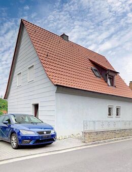 Gepflegtes Einfamilienhaus mit Balkon, Ausblick und Garage - Marktbreit