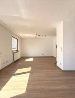 Wohnen wie im Eigenheim - großzügige 3,5 Zimmer Wohnung mit Garage und Garten in Großbottwar. - Großbottwar