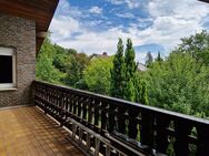 Großzügiges Zweifamilienhaus mit Fernblick in ruhiger, begehrter Lage von Hiddesen, Detmold - Detmold