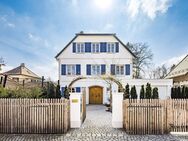 Hochklassiges Familiendomizil von 2022 mit modernster Haustechnik, Kamin, Sauna und Pool - Gräfelfing
