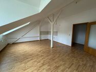 Günstige 2 Raum Dachgeschosswohnung in zentraler Lage von Reichenbach - Reichenbach (Vogtland)