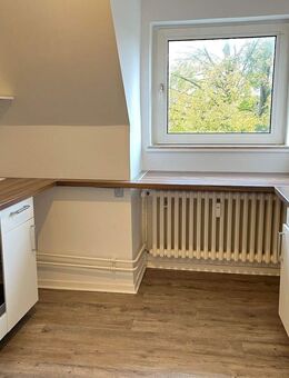 Gemütliche Dachgeschosswohnung mit Wannenbad - Kiel