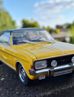 1:24 OPEL --5 Modellautos--Corsa--Diplomat--Kapitän--Omega--Opel GT- --- VHS - Meckenheim