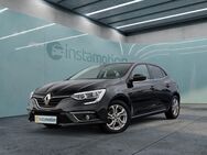Renault Megane, TCe 140 Limited, Jahr 2020 - München
