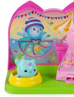 Spin Master Spielwelt Gabby's Dollhouse – Deluxe Room - Carnival (Cat Adventure)