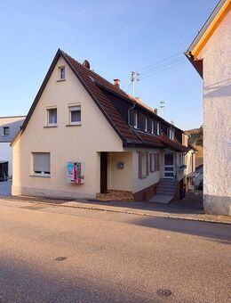 Platz für die ganze Familie - Großzügiges Einfamilienhaus mit Einliegerwohnung in Winnenden-Hanweiler - Winnenden