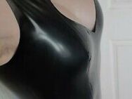 Hast du Lust meinen neuen Latexdress zu polieren? - Hamburg