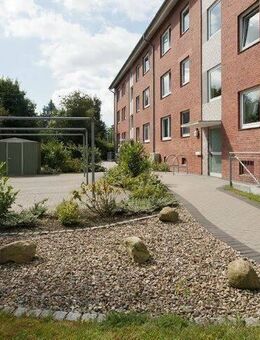 Geräumige 4-Zimmer-Whg. mit Balkon in der Hermann-Tast-Straße // Husum - Husum (Schleswig-Holstein)
