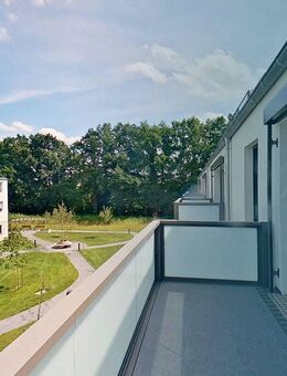 Modern, barrierefrei, geborgen: Schicke 2-Zi.-Whg. mit Balkon, Einbauküche & seniorengerechtem Bad in Neubau - Verl