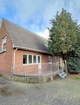 Zweifamilienhaus mit Doppelgarage in zentraler Lage von Werlte zu verkaufen - Werlte