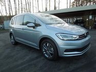 VW Touran, 1.5 TSI People, Jahr 2022 - Föritz