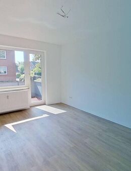 Lichtdurchflutete 2-Zimmer-Wohnung mit BALKON und modernem WANNENBAD - Rendsburg