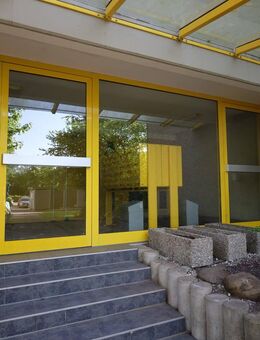 Modern renovierte 2 -Zi Wohnung im Top-Zustand mit sehr großem Balkon - Puchheim