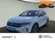 VW T-Roc, 1.5 TSI Style IQ DRIVE Park, Jahr 2023 - Bad Nauheim