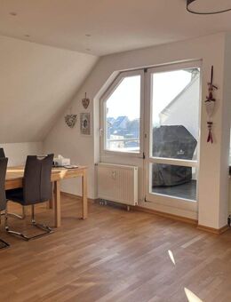 Ehningen: Sonnige 3.5 ZW-Maisonette mit Garage und Stellplatz - Ehningen