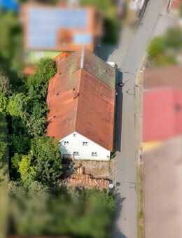 Doppelhaushälfte an der Burgmauer Leuchtenberg, Sanierungsobjekt mit Ausblick und Potenzial - Leuchtenberg