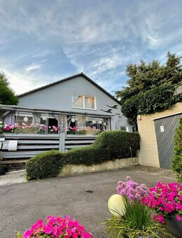 Modernisierte 4-Zi EG Wohnung mit Terrasse und Garage - Wolfenbüttel