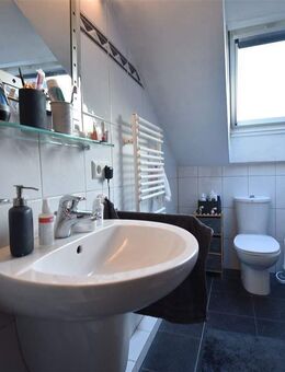 NE-Hoisten! Gemütliche 2-Zi-Whg mit EBK & Balkon im 2-Parteienhaus - Neuss