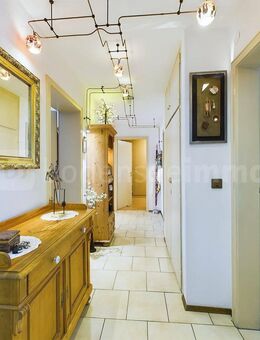 Attraktive 4,5 -Zimmer-Maisonettewohnung im Paradies mit 2 Stellplätzen und Sauna - Konstanz