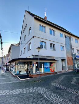 Super schönes Mehrfamilienhaus mit 3 Gewerbeeinheiten mitten in Kirchhain - Kirchhain