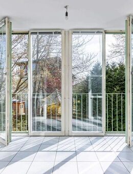 Freie 2-Zimmerwohnung mit tollem Wintergarten und Stellplatz - Berlin