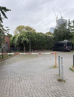 PKW Parkplatz / Aussenstellplatz Hackescher Markt - Berlin