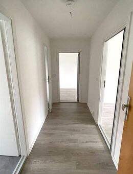 Wohnen in Ebersdorf mit Balkon- frisch sanierte 3-Raum-Wohnung - Chemnitz