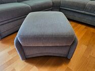 Elegantes massives 7-Sitzer-Sofa/ Couch mit Hocker - Böblingen Zentrum