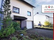 SCHADE IMMOBILIEN - Reihenendhaus mit ebenem Gartengrundstück & vielen weiteren Vorzügen! - Herscheid
