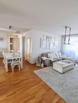 Helle 4-Zimmer-Wohnung mit Balkon in ruhiger und zentraler Lage, inkl. TG-Stellplatz - Waiblingen