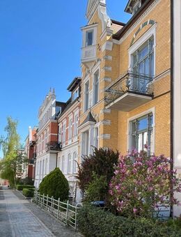 Moderne 3-Zimmerwohnung in historischer Stadtvilla im Musikerviertel - Erstbezug nach Sanierung -mit hochwertigem Parkettboden und extra En-Suite Bad! - Schwerin