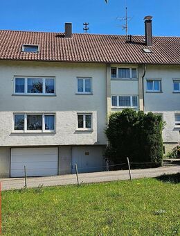 Helle 2-Zimmer-ETW mit Balkon im EG/Hochparterre im 5-Familienhaus in Straubenhardt-Conweiler - Straubenhardt