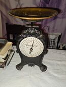 Antike Küchenwaage aus dem Jugendstil in 25524