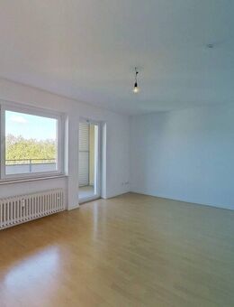 NUR MIT WBS: **Toll geschnittene 3-Zimmer-Wohnung mit BALKON und viel Platz zur persönlichen Entfaltung** - Lügde (Stadt der Osterräder)