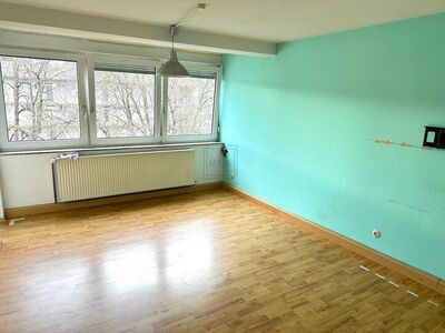 "KEIN ERBPACHT - Ideale Einsteigerimmobilie - geschickte 3-Zi.-OG-Wohnung in Stuttgart-Feuerbach"