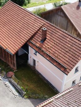 Sie brauchen keinen Garten? Sanierungsobjekt - Haus mit Halle/Garage/Stellfläche auf kleinem Grundstück - Röhrnbach - Röhrnbach