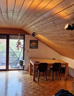 Charmante Dachgeschosswohnung mit Balkon in Gau-Algesheim - Gau-Algesheim